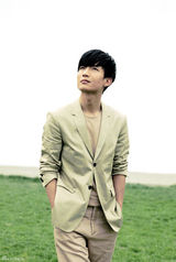 组图：陈楚生我知道你离我不远MV化身时间旅者