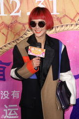 组图：《等风来》倪妮演装女 冯绍峰包场支持