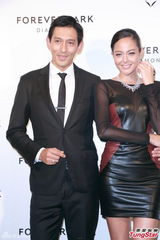 组图：陈豪默认知胎儿性别 Lisa.s黑裙亮相活动