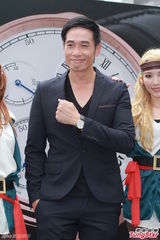 组图：陈豪否认太太已返港 岑丽香急澄清绯闻