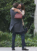 组图：阿尔芭片场飞扑布鲁斯南 打舌战饥渴如狼