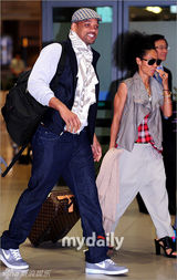 组图：好莱坞影星威尔斯密斯伊万麦格雷戈同机访韩
