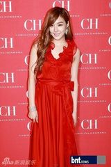 组图：少时TIFFANY高俊熙等红装热情站台