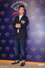 组图：王阳明出席品牌活动 获温升豪赞身材好