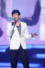 高清组图：新浪网络盛典 满江献唱《中华诵》