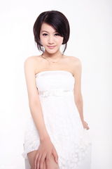 组图：杨渝渝冬日写真曼妙身姿展魅力