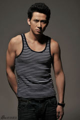 组图：李金哲拍摄硬汉写真 野性魅力深沉内敛