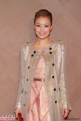 组图：张曼玉避谈绯闻 容祖儿何韵诗见面不合照