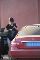 组图：杜若溪独自美体塑形 胸衣微露尽显小蛮腰