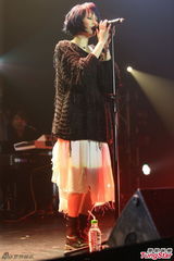 组图：杨乃文开唱紧张过头 新歌频忘词羞抱歉