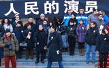 组图：于是之灵车赴人艺告别 艺术家齐往哀悼