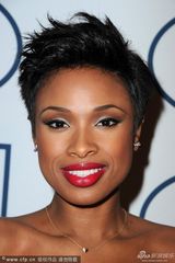 组图：珍妮弗-哈德森彩条绷带裙秀精壮身材