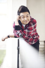 组图：肥四张羽拍夏日阳光写真动感活力