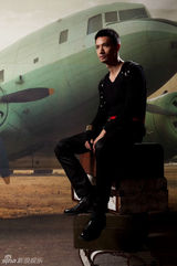 组图：江洋拍摄唯美写真时尚与复古