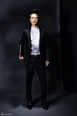 组图：张晓龙《时装》大片展绅士风度