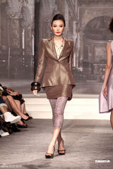 组图：林志玲透视装现身妩媚性感 看众名模走秀