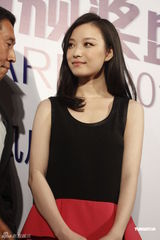 组图：潘霜霜直言容易爱上男人眼神