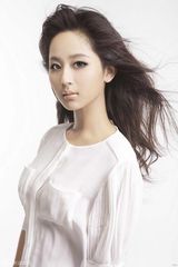 高清图：杨紫【演员】全新写真蜕变成熟 告别青涩华美变身