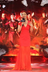 组图：《四大名捕2》首映 三女逼邓超跳钢管舞