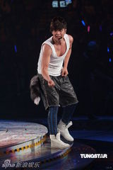 组图：罗志祥“舞法舞天”落幕 吴君如踩高跟鞋助阵