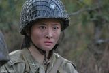 幻灯：《滇西1944》热播 吴晓敏“土妆”变身战士