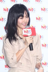 组图：孙燕姿自称“机车”情人 出新专辑显女人味 