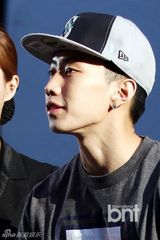 组图：朴宰范任B-boy大使 臂部纹身抢眼