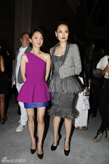 组图：范冰冰周迅巴黎秀 白裙玫红套装各有特色