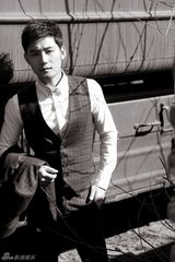 组图：高凯元拍摄黑白大片 演绎不一样的沧桑风情