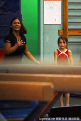 组图：小苏瑞猛练体操 奥运“种子”初长成