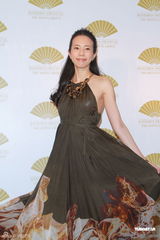 组图：莫文蔚暑假英国陪老公 直言无生育计划