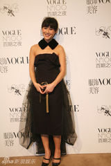 刘孜深V裙庆生 唐艺昕李菲儿陈燃林鹏秀场竞艳