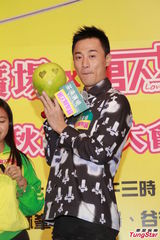 组图：《男人如衣服》迎中秋 林峰与熊黛林比高