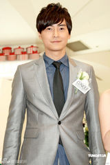 高清组图：郑元畅代言护肤品 自曝喜欢白皙女孩