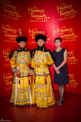 组图：吴奇隆帝王形象成蜡像 俩四爷真假难辨