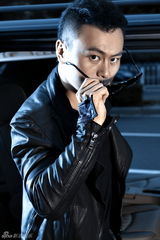 组图：李解户外写真曝光 硬朗轮廓展现熟男魅力