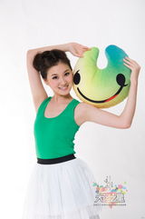 高清图：《大运之星》十二强和大运吉祥物合影