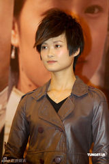 幻灯：《十月围城》上海亮相 李宇春称不介意吻戏 