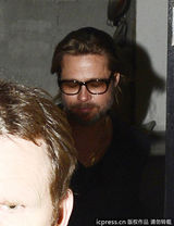 组图：皮特好事将近包场宴请好友乔治-克鲁尼