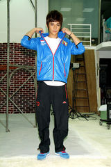 幻灯组图：汪东城代言运动服装 想开画展秀绘画天份