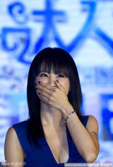 幻灯图：蔡依林启动中国达人秀 宝蓝礼服波涛胸涌 