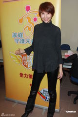 组图：蔡少芬清爽短发现身 廖启智陈敏儿夫妻同台