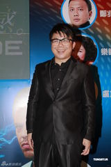 组图：乐瞳赞球员卢比度男人味足 害羞为其涂剃须膏