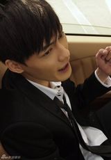 组图：冯铭潮飙车风驰电掣 俊男豪车大显潮族霸气