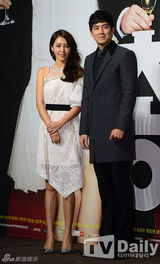 组图：韩剧《总理和我》发布 少时允儿害羞扮花