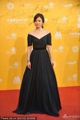 组图：《太平轮》压轴 宋慧乔俞飞鸿黑白争艳