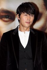 组图：《剑雨》韩国首映 主演郑雨盛帅气亮相