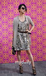 幻灯图：金正恩等出席开业仪式 众女星光彩夺目