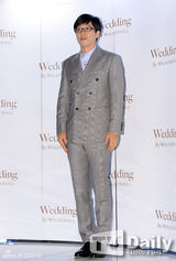 组图：JYJ有天在中与安七炫等贺白智英完婚