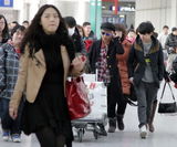 组图：周笔畅返京中性装扮 休假后合约新动向不明